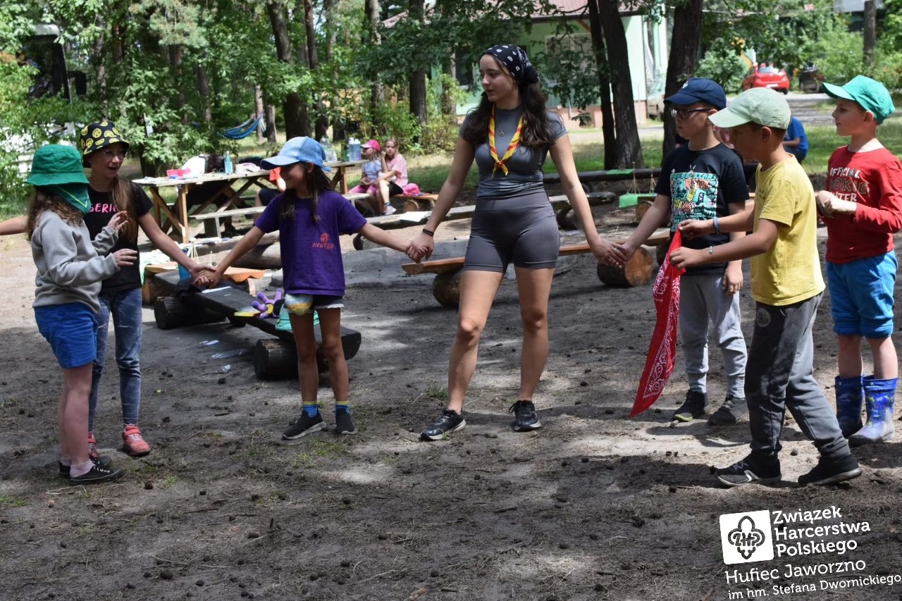 Czuj, czuj, czuwaj! ⚜️

Nadrabiamy zaległości z koloni zuchowej w Siamoszycach! ⛺

Podczas kolejnych dni koloni zuchy mi (3/10)