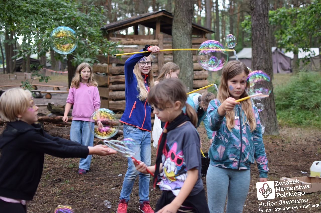 Czuj, czuj, czuwaj! ⚜️

Nadrabiamy zaległości z koloni zuchowej w Siamoszycach! ⛺

Podczas kolejnych dni koloni zuchy mi (4/10)