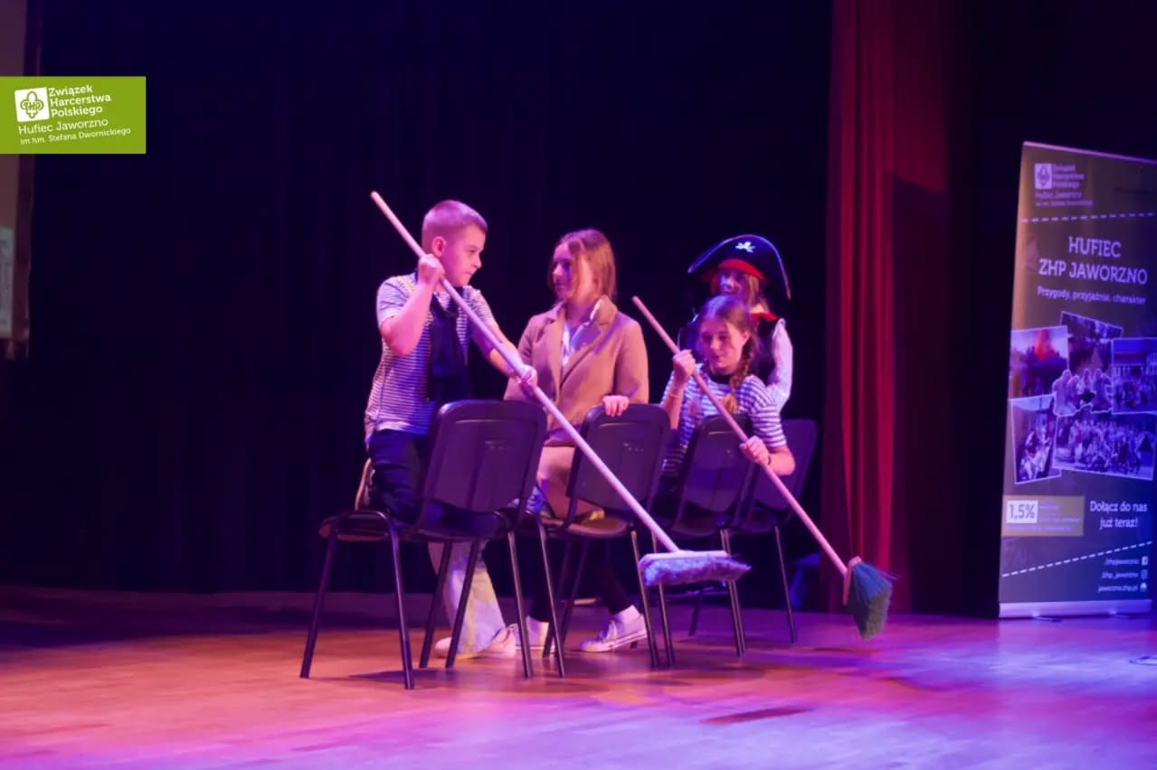 🎭✨ Przegląd Form Teatralnych "Teatron 2024" już za nami, a atmosfera była niezwykle magiczna! 🌟 Harcerze Hufca ZHP Jawor (5/7)