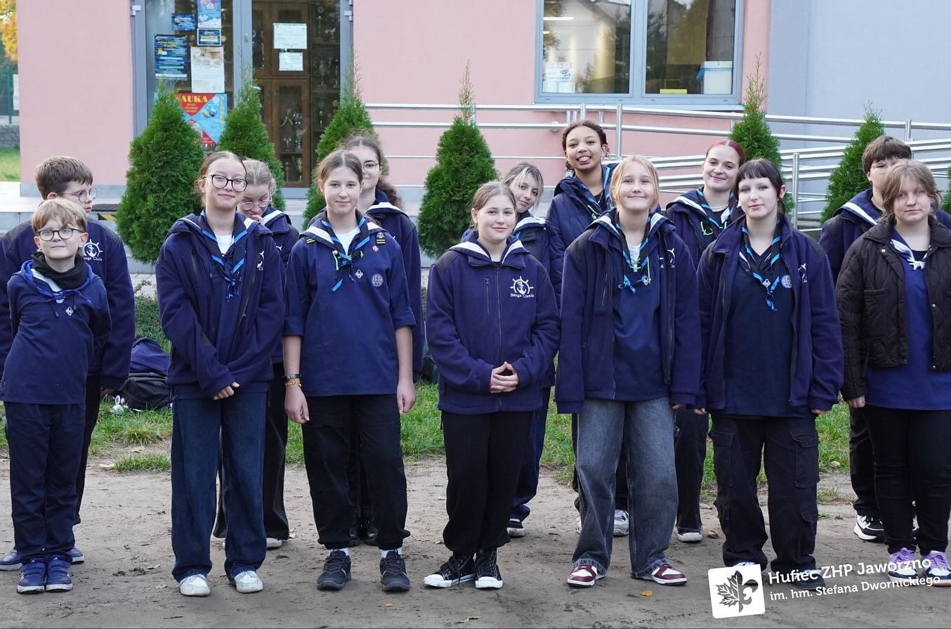 W ostatni piątek odbyło się oficjalne rozpoczęcie roku harcerskiego! ⚜️
Zaczęliśmy od wspólnego apelu, podczas którego (13/20)