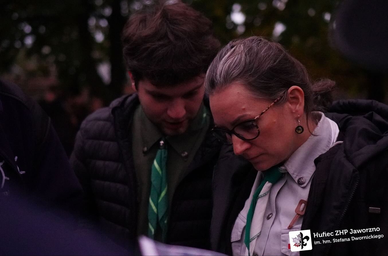 W ostatni piątek odbyło się oficjalne rozpoczęcie roku harcerskiego! ⚜️
Zaczęliśmy od wspólnego apelu, podczas którego (19/20)