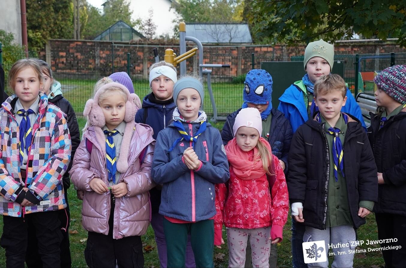 W ostatni piątek odbyło się oficjalne rozpoczęcie roku harcerskiego! ⚜️
Zaczęliśmy od wspólnego apelu, podczas którego (4/20)
