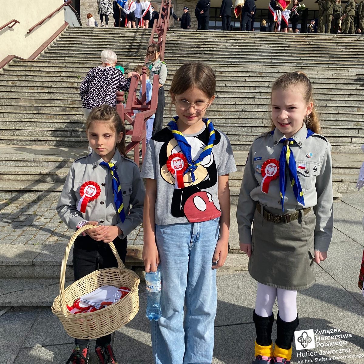 W miniony piątek harcerze z naszego hufca wzięli udział w obchodach Święta Konstytucji 3 Maja na rynku Jaworzna 🇵🇱. Nasi (2/4)