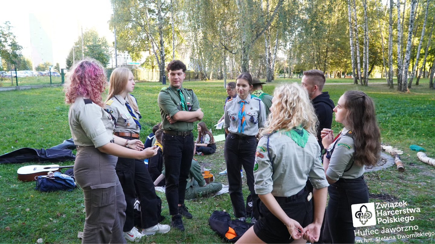 Czuwaj! ⚜️

Wczoraj w parku na Podłężu komenda Hufca ZHP Jaworzno miała okazję spotkać się z funkcyjnymi, którzy aktywni (11/13)
