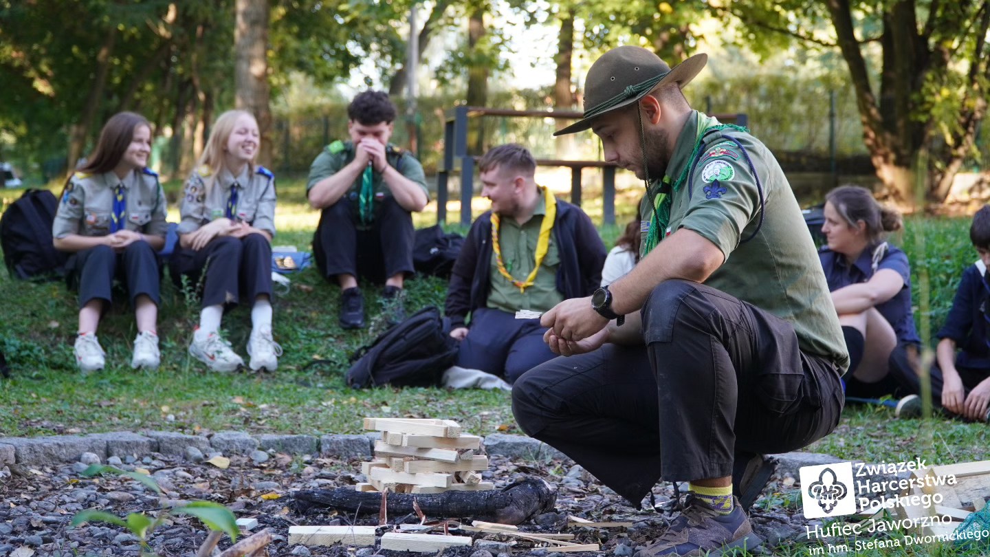 Czuwaj! ⚜️

Wczoraj w parku na Podłężu komenda Hufca ZHP Jaworzno miała okazję spotkać się z funkcyjnymi, którzy aktywni (3/13)