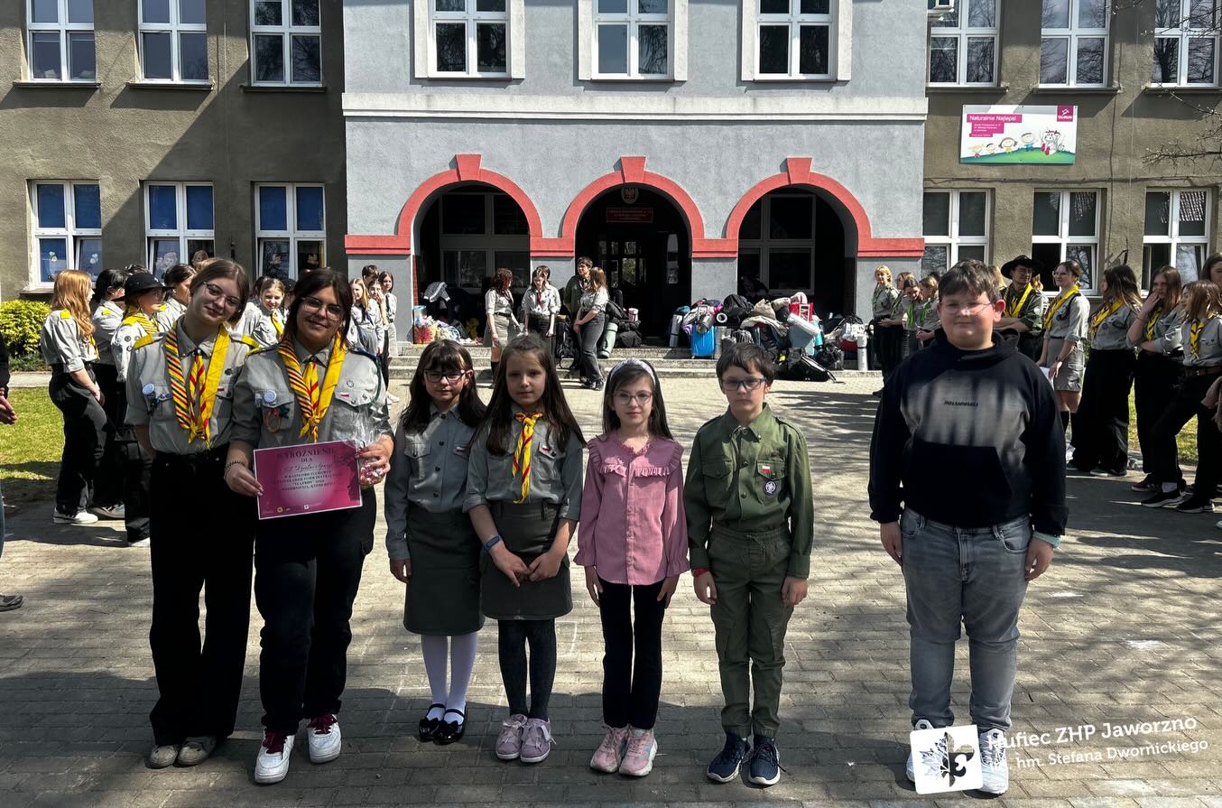 W miniony weekend odbył się Przegląd Form Teatralnych “Teatron” ✨🎭

W piątek rozpoczęliśmy wydarzenie uroczystym apelem (14/16)