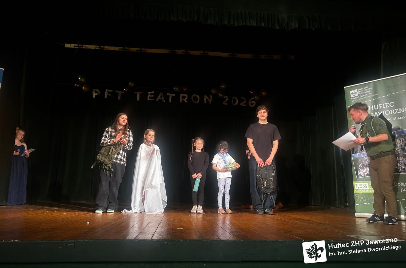W miniony weekend odbył się Przegląd Form Teatralnych “Teatron” ✨🎭

W piątek rozpoczęliśmy wydarzenie uroczystym apelem (15/16)