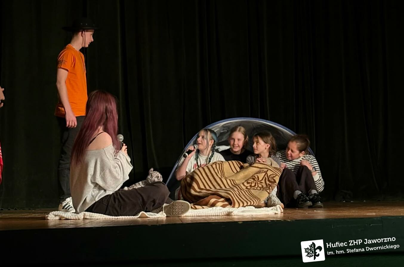W miniony weekend odbył się Przegląd Form Teatralnych “Teatron” ✨🎭

W piątek rozpoczęliśmy wydarzenie uroczystym apelem (4/16)
