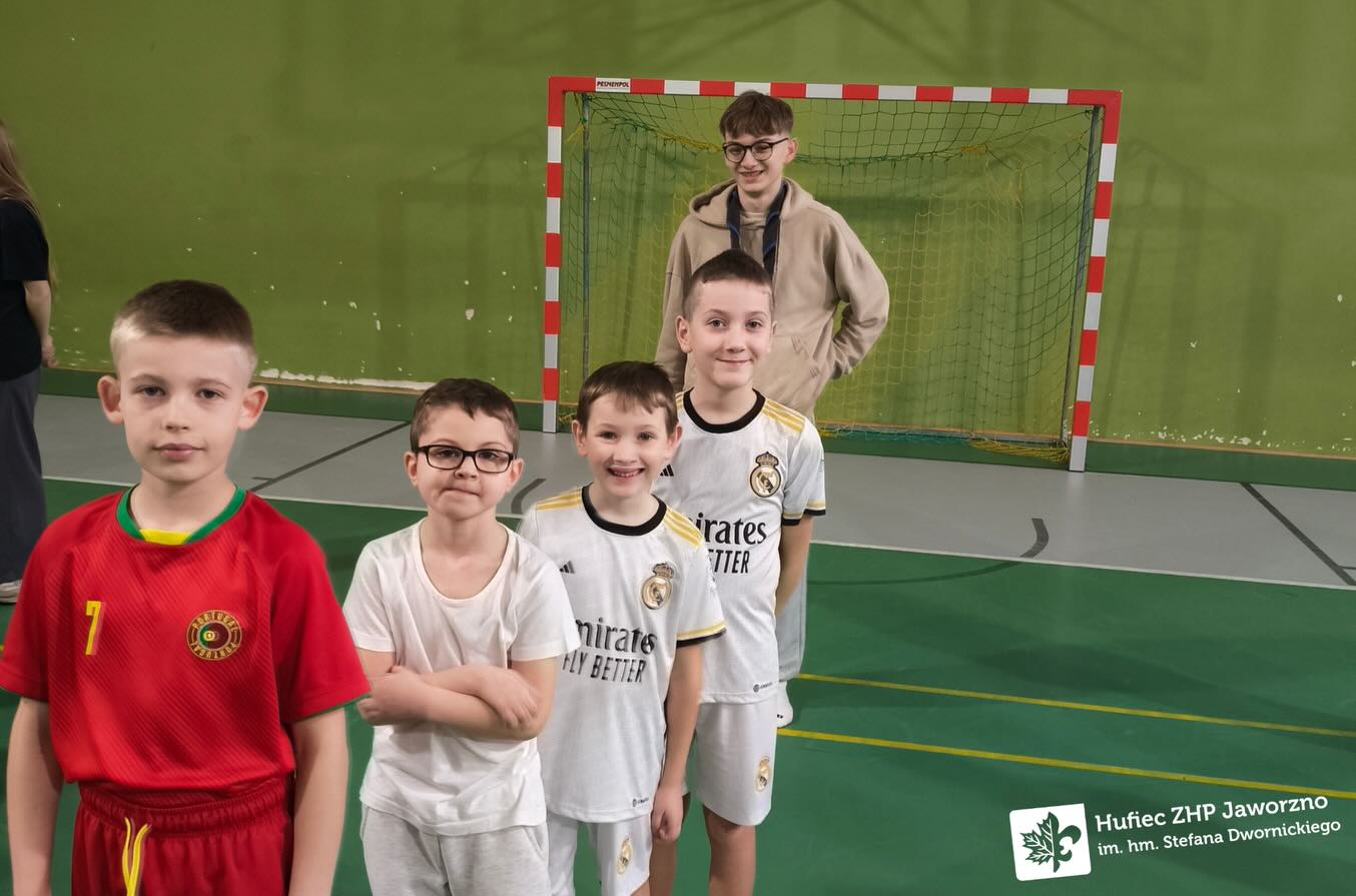 W zeszłą sobotę (tj. 07.02) odbyła się Olimpiada Zuchowa.

Całość zaczęła się od oficjalnego rozpoczęcia oraz muzycznej (5/18)