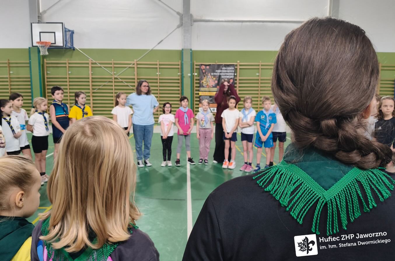 W zeszłą sobotę (tj. 07.02) odbyła się Olimpiada Zuchowa.

Całość zaczęła się od oficjalnego rozpoczęcia oraz muzycznej (8/18)