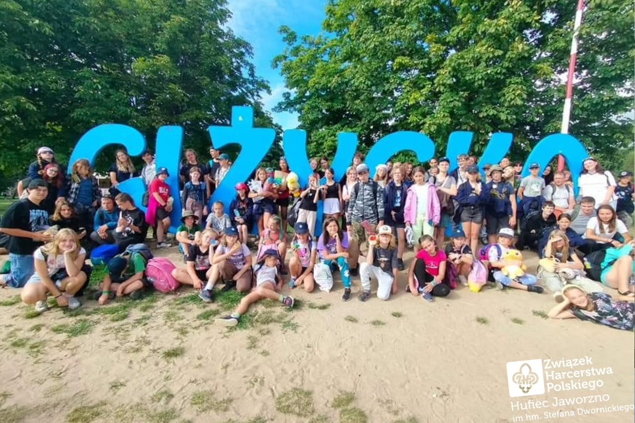 Czuwaj ⚜️ Przychodzimy z fotorelacja z drugiego tygodnia naszego obozu w Orzyszu na polanie Wydra! ⛺ W tym tygodniu uc (1/6)
