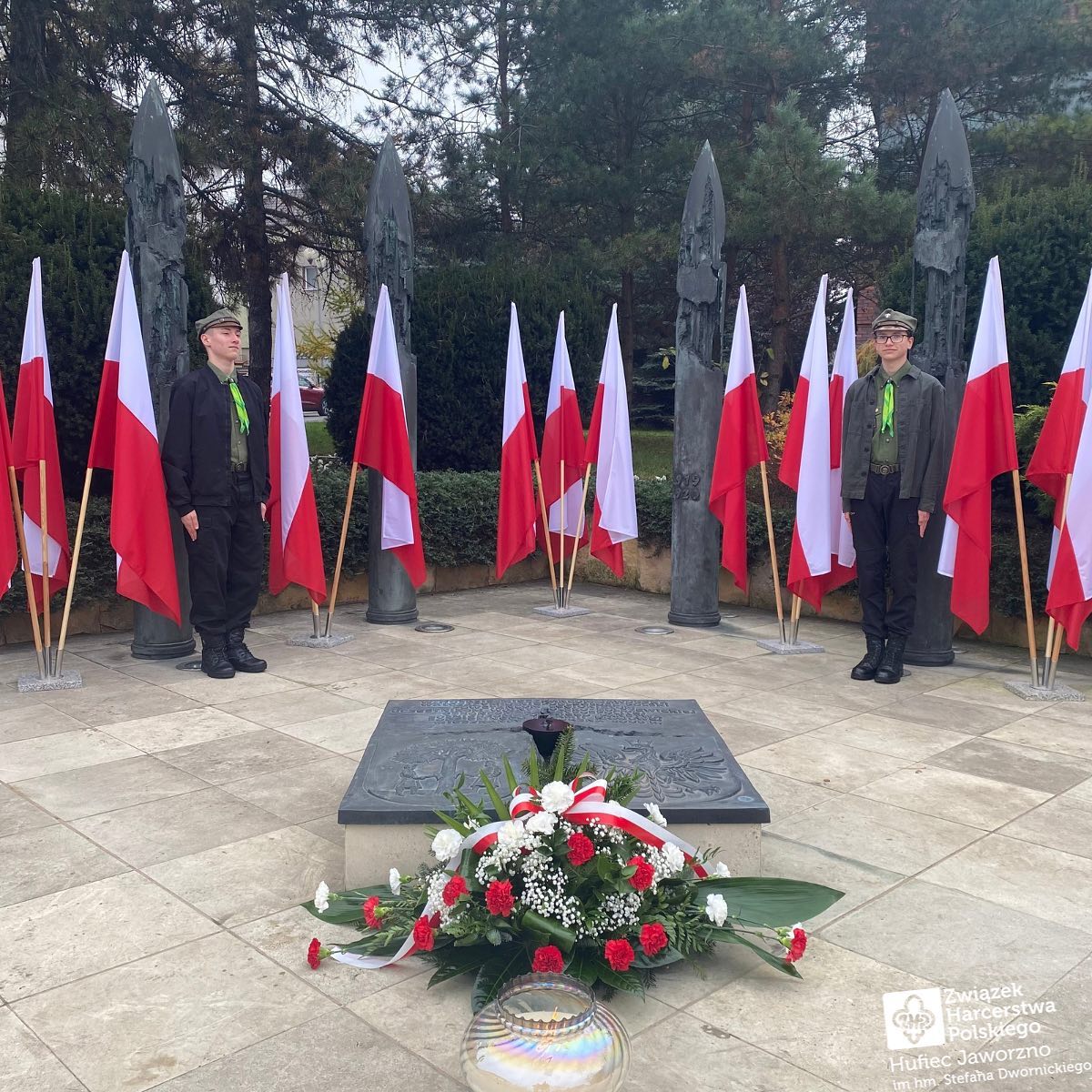 Czuwaj!
W miniony poniedziałek, a dokładniej 11.11, zuchy, harcerze, harcerze starsi oraz wędrownicy z naszego hufca zeb (2/4)