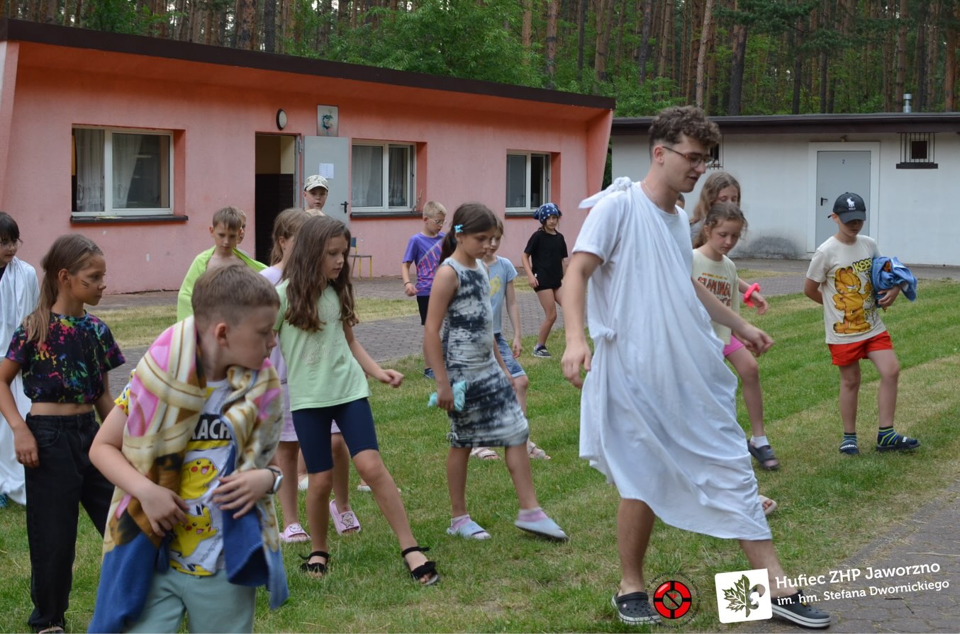 🏛️🇬🇷 Za nami pierwsze dni pełne greckich przygód!

Po zakwaterowaniu poznaliśmy ośrodek, obowiązujące zasady oraz wspóln (20/20)